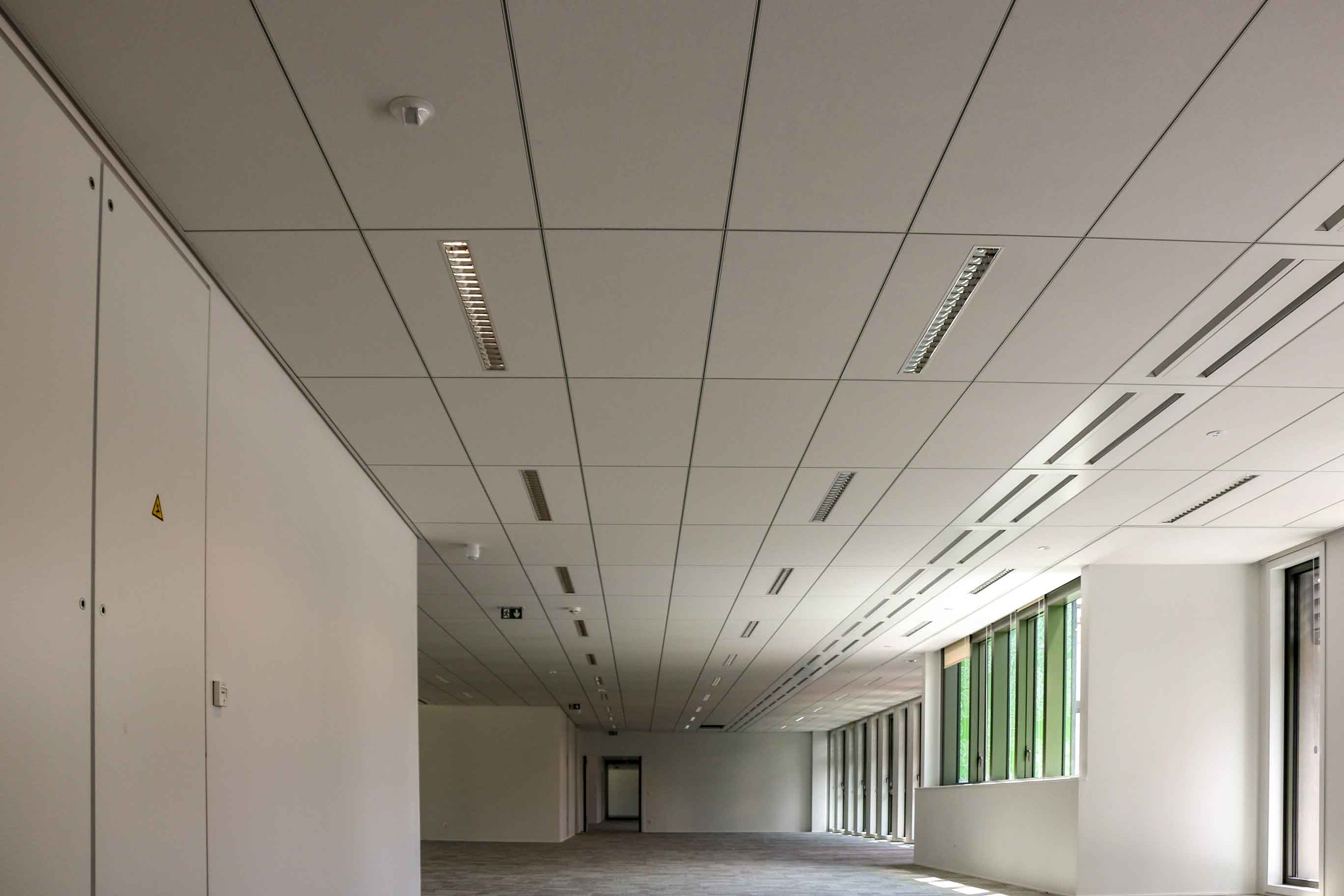 Plafond Fineline Silvae Plafonds Decoratifs Acoustiques Langlois Sobreti Idf 1312