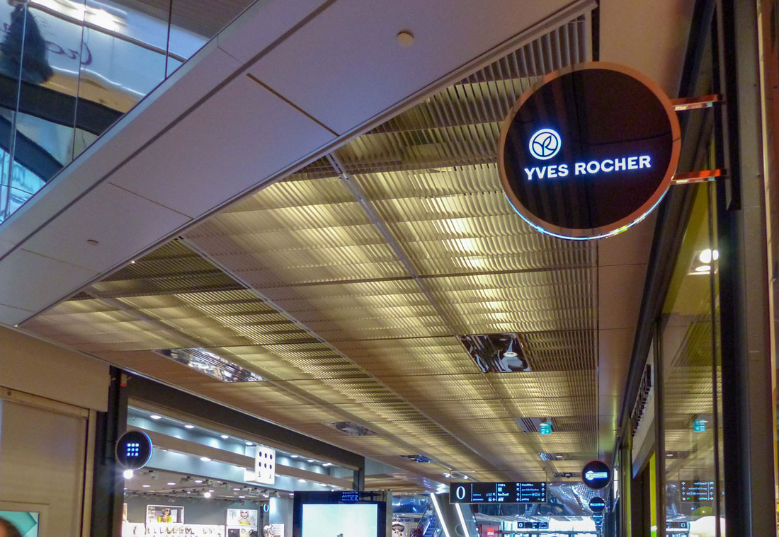Langlois Sobreti Paris Centre Commercial Euralille Lille Plafond Resille Anodise