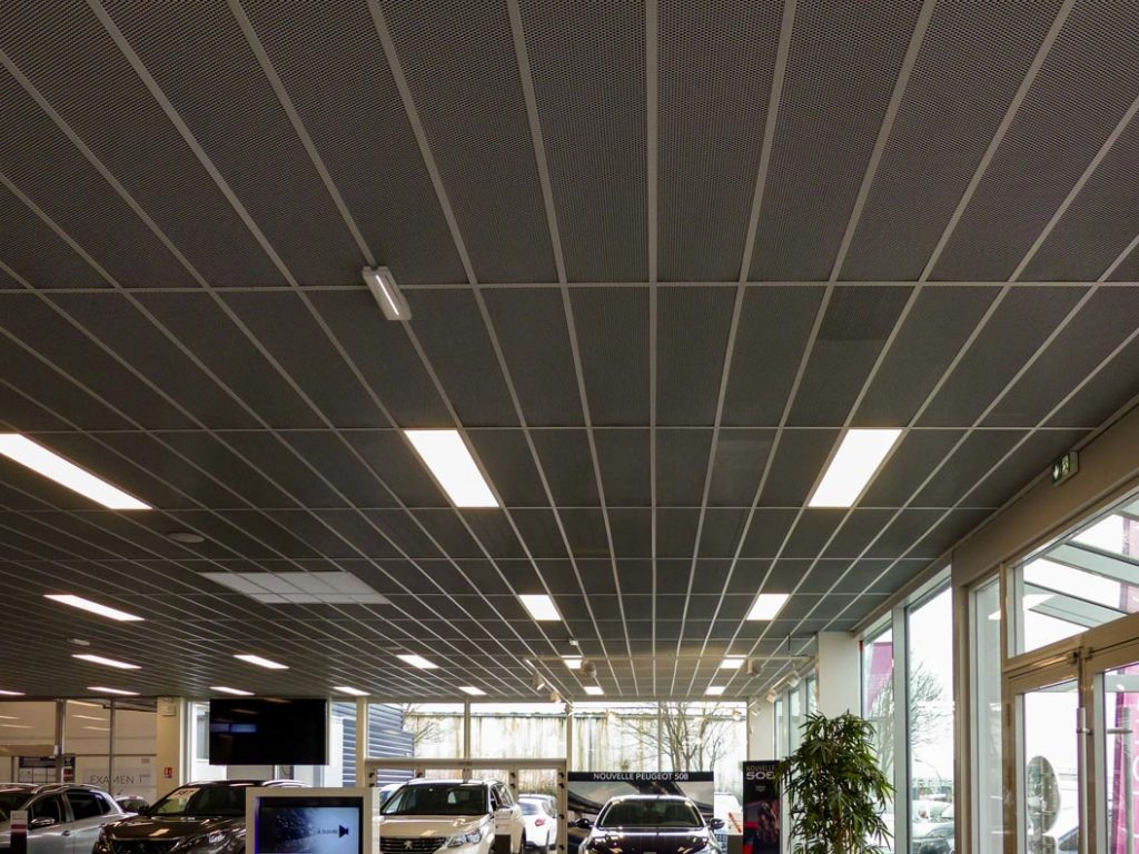 Plafond Suspendu Bac Metal Etire Axmetal Gris Bord Feuillures Garage Nedelec Concarneau Langlois Sobreti Quimper